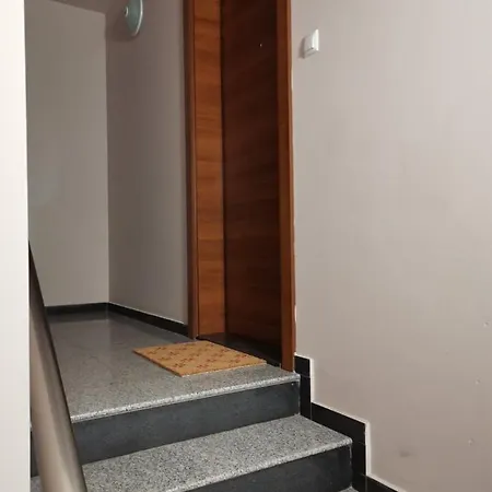 Apartment Next To Mall *
